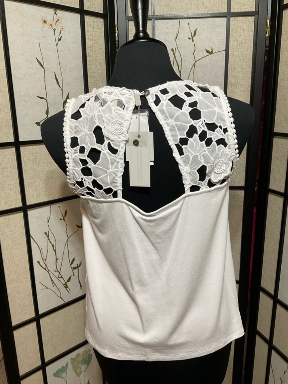 Cupio Juliana Lace Sleeveless Top - Picture 4 of 7